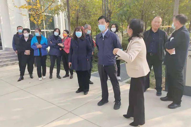 杨学功在座谈会上指出,市政府在建设一流国际旅游城市工作中,统筹山海