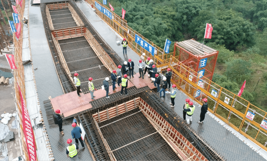 重大进展明月立交首联现浇箱梁样板顺利浇筑