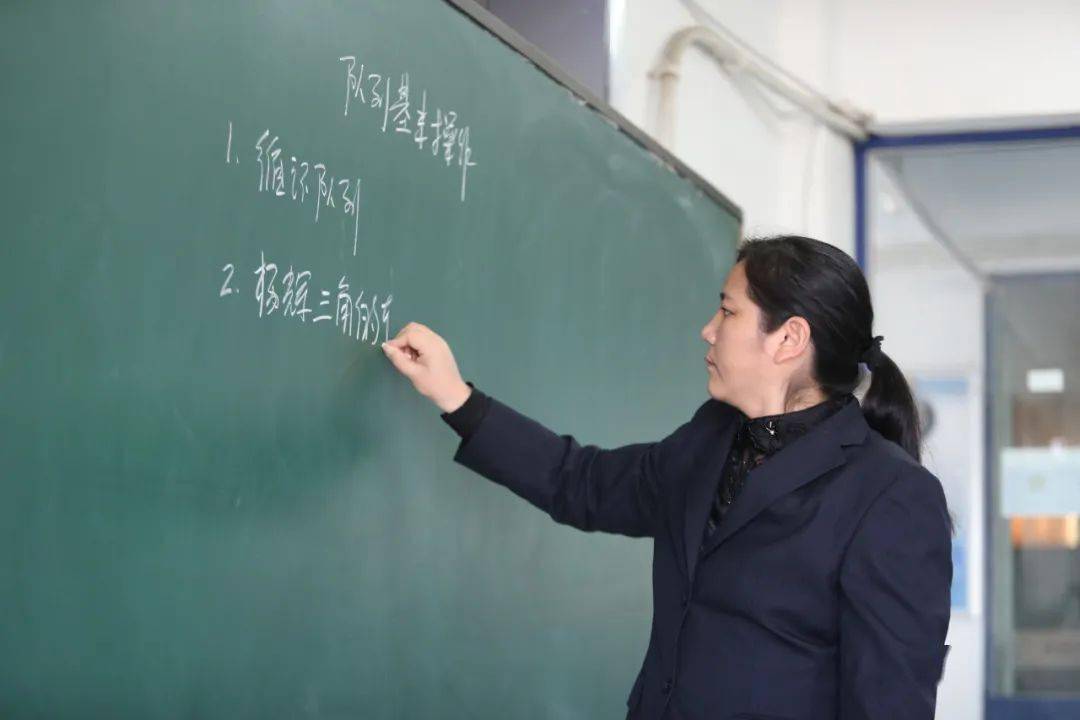 最受欢迎女教师余云:爱生如子,以心换心!