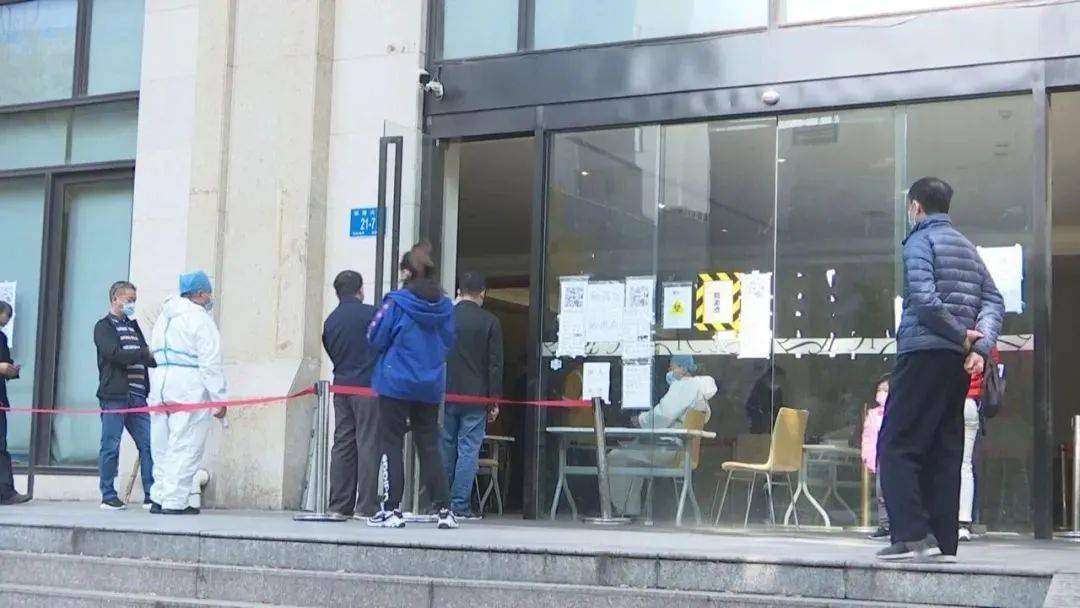 降低疫情输入传播风险,全省各地都在紧张地进行核酸检测工作