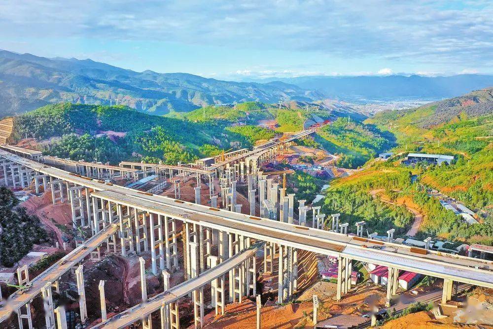 完成宾南高速会巧高速公路项目娜姑隧道位于会巧高速公路会泽县娜姑镇