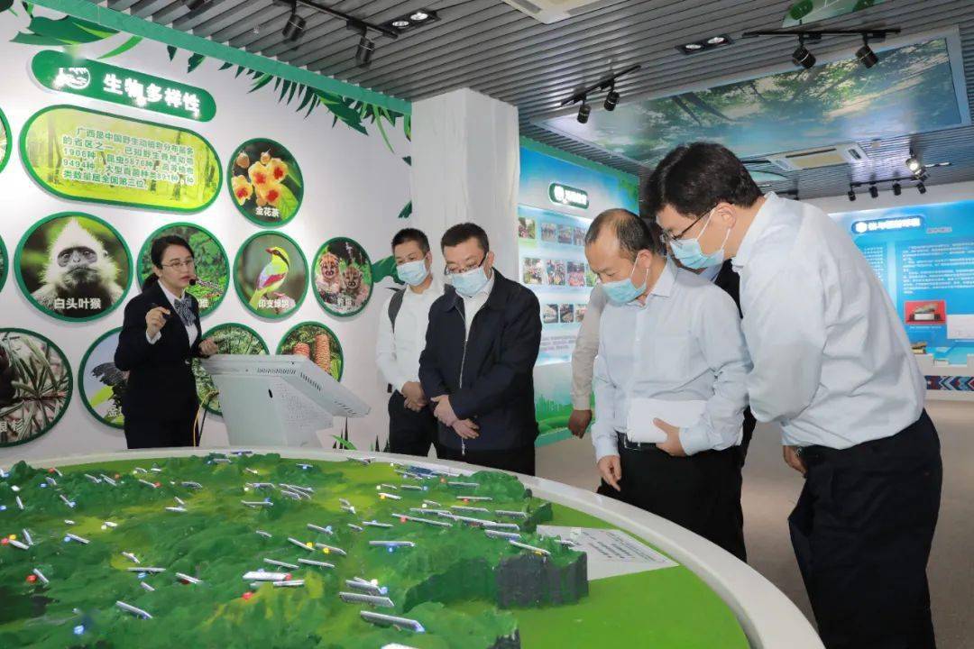 陈亮参加固体废物环境管理座谈会并介绍情况_广西南宁