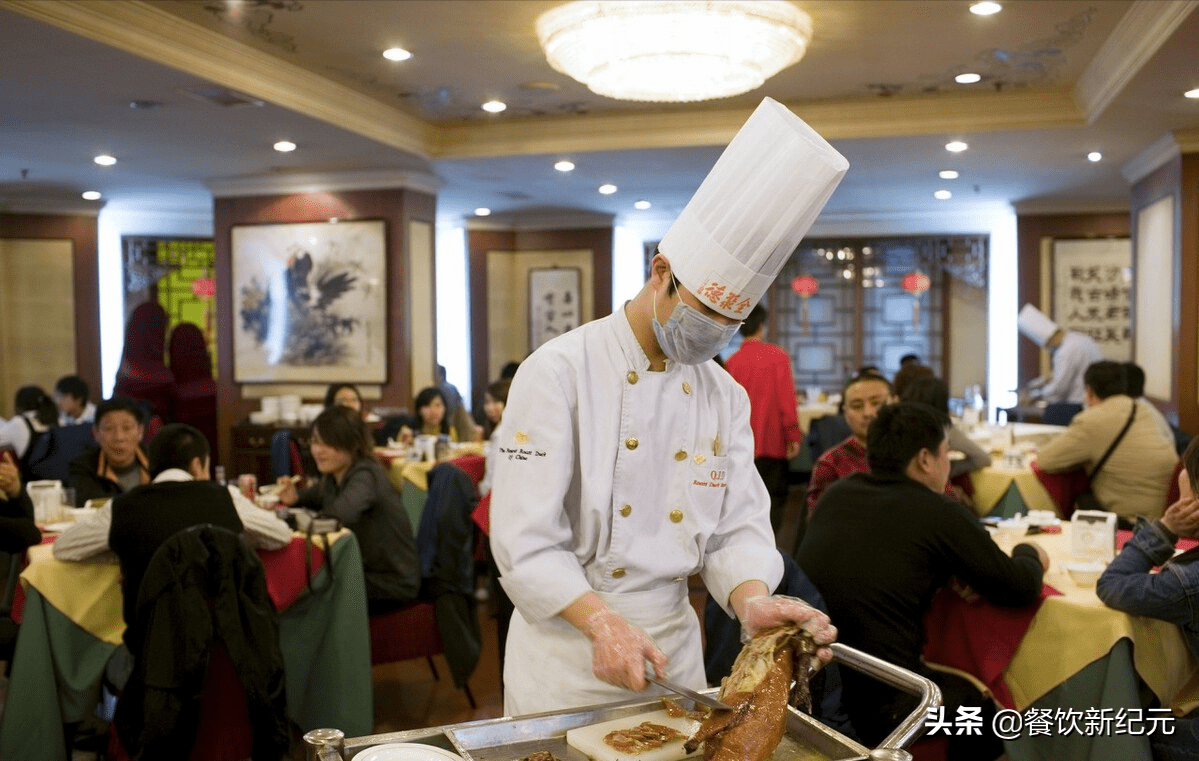 为何越来越多的餐馆只能扫码点餐老板透露一年能多赚15万