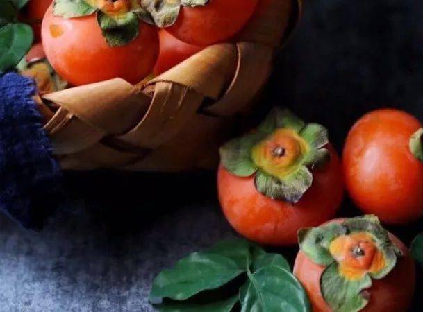 大衣时髦入冬，穿亮色！