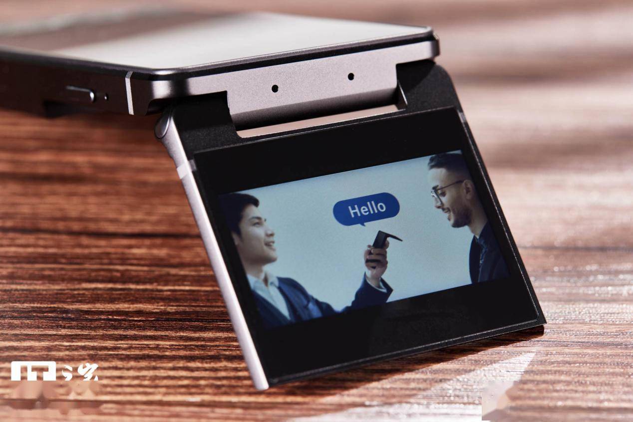 【IT之家评测室】讯飞双屏翻译机体验：商务精英的异国伴侣