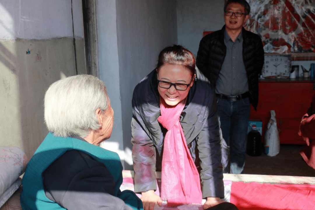 在蔚县县委常委,组织部长戈录伟及北水泉镇主要负责同志陪同下,罗向军