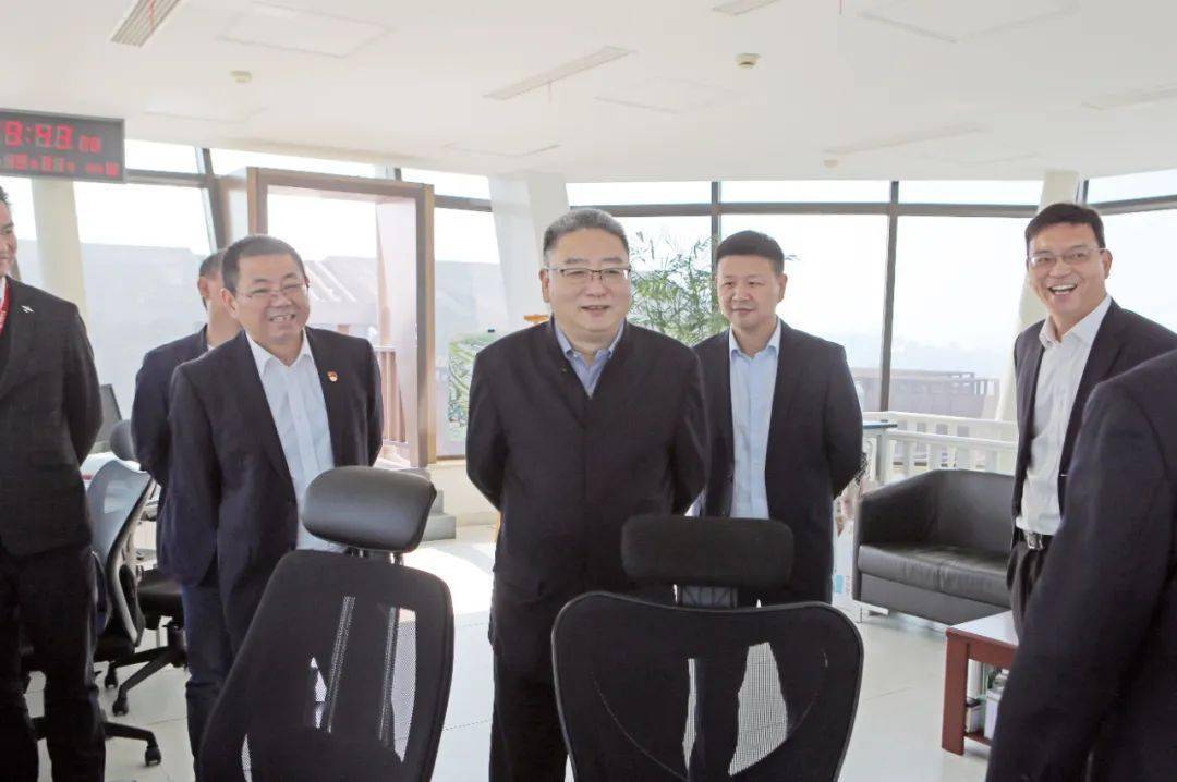 省体育局副局长张亚东考察万丰航空运动产业