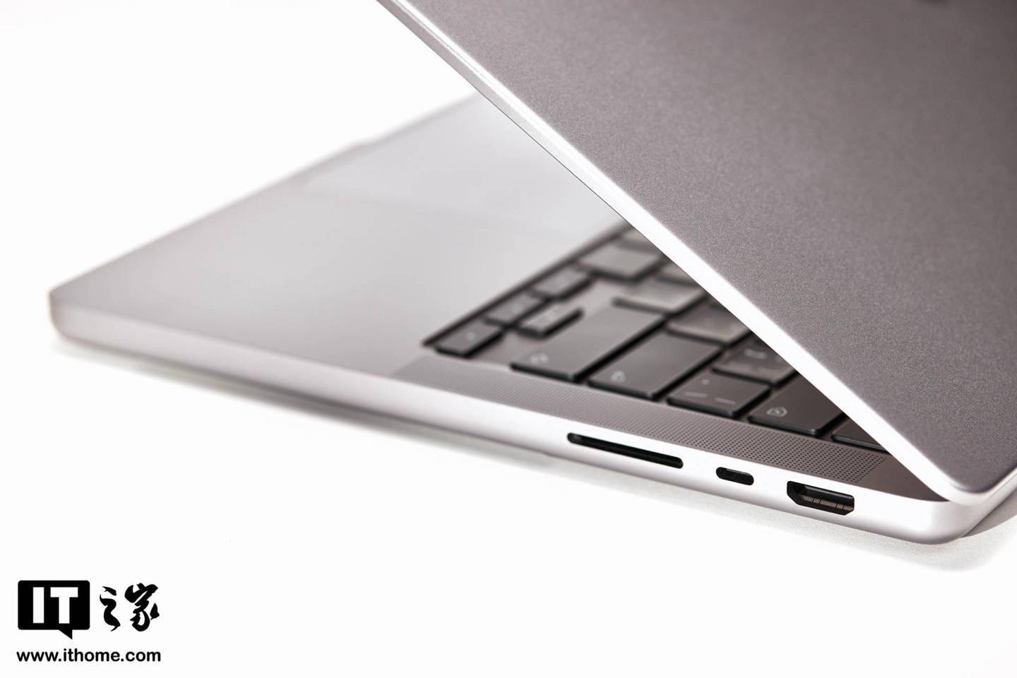 MagSafe|苹果MacBook Pro 14英寸2021图赏：绚丽Liquid视网膜XDR显示屏