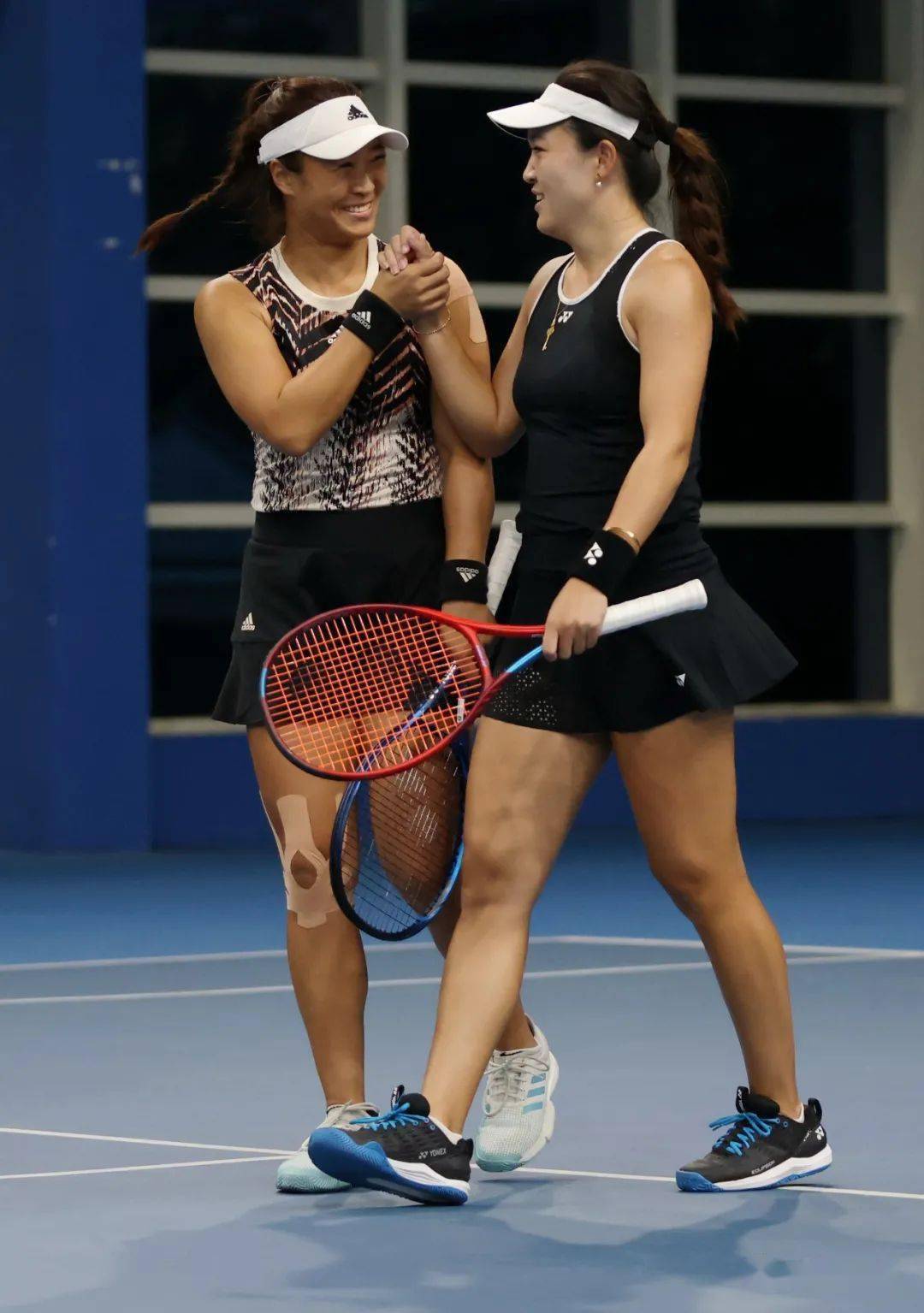 王楚涵蒋欣玗(左)/王美玲(右)丰硕(左)/郑妩双(右)刘方舟(左)/康佳琪