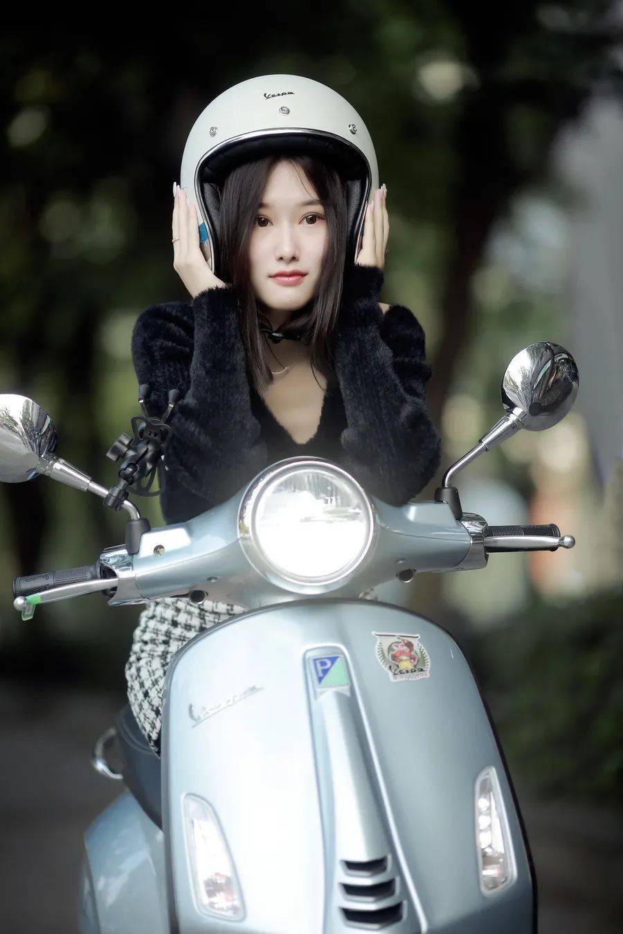 骑vespa的小姐姐