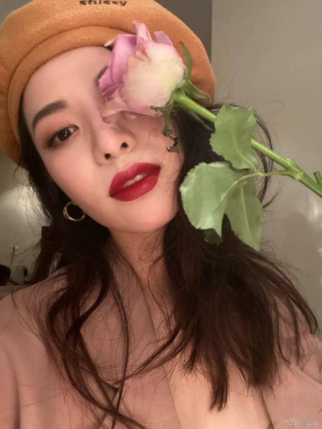 唇膏被赵丽颖吹爆，李佳琦的嘴到底有多好看？