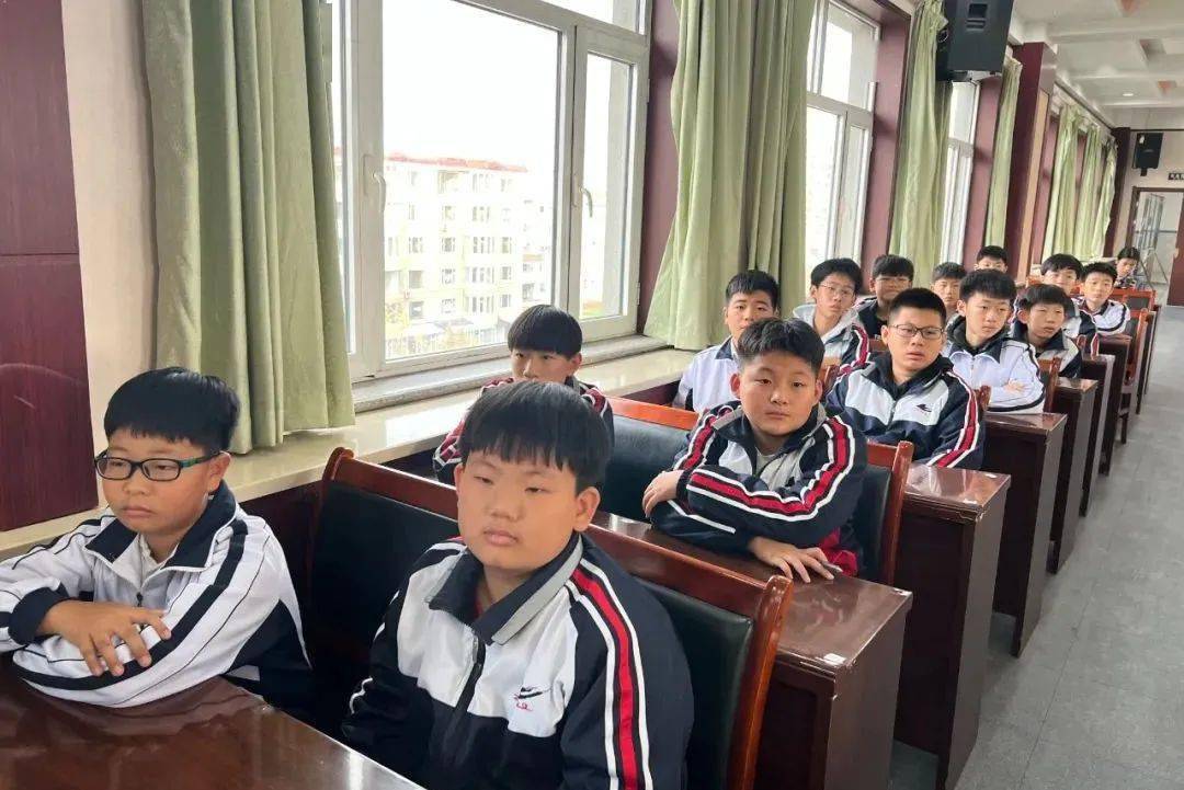 青春心向党普法我先行延边州青少年普法宣讲活动走进延吉市第七中学