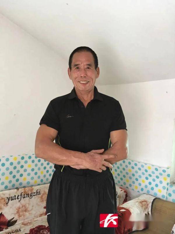 健身房|超励志！长沙一名71岁大爷当健身教练，曾跑步减重百余斤