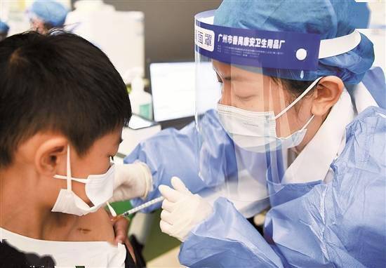 接种|孩子这么小，真适合打新冠疫苗吗？