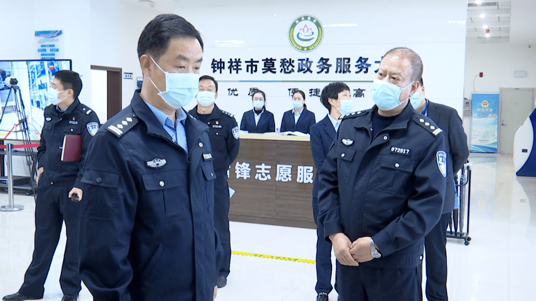 打造莫愁营商环境局长股长走流程钟祥市公安局打造公安政务服务窗口