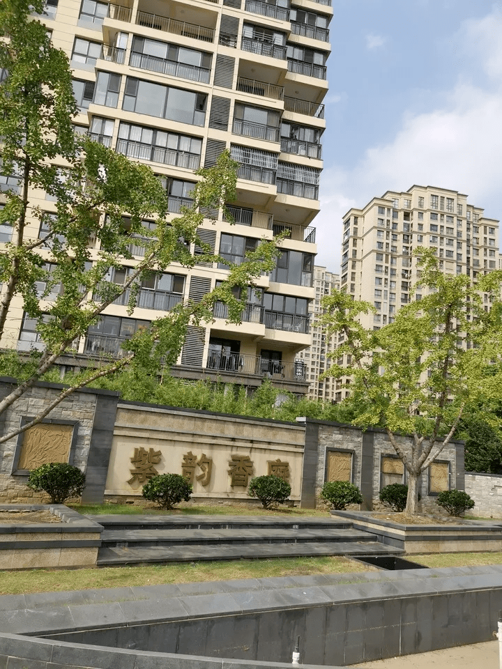 常州市武进区紫韵香庭5幢104室手机上随时随地出价查看拍品的详细信息