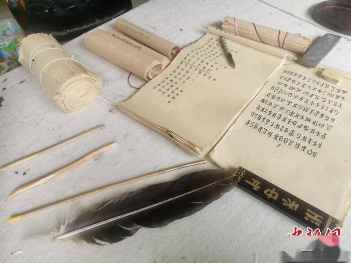 卢拉伙|四川彝文书法传承人：30余年心不改 弘扬民族“笔墨香”