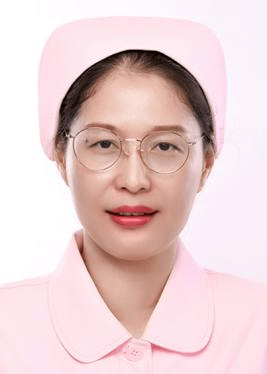 松江区妇幼保健院护理部副主任兼门诊护士长,主管护师.