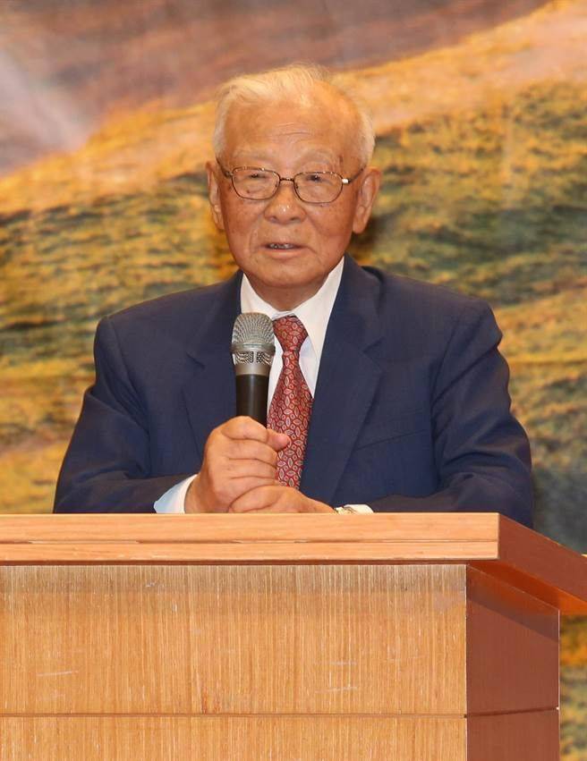 台军前金门防卫司令部司令许历农蔡英文说台湾有美国驻军是故意丢烟幕