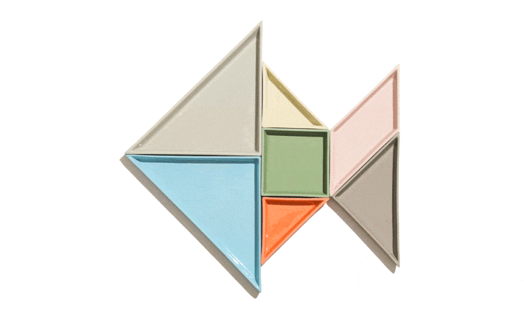 七巧板里包含了几何图形的分割,组合,对称,面积和等量代换等数学知识