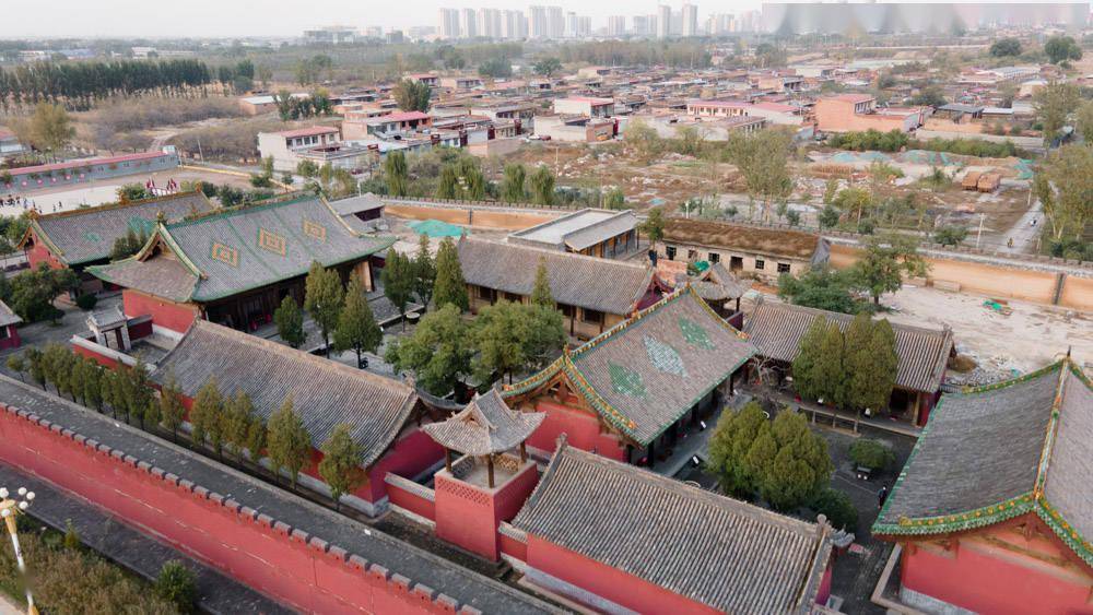 双林寺这么多漂亮的殿堂看得人瞠目结舌