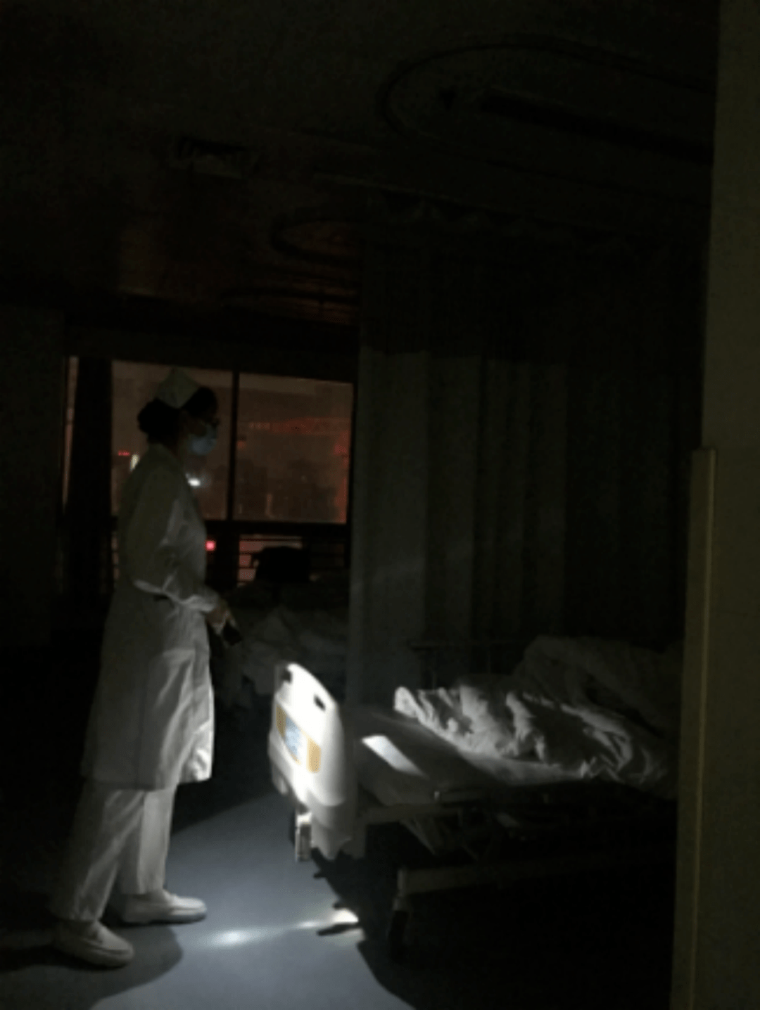 医院病床晚上的图片图片