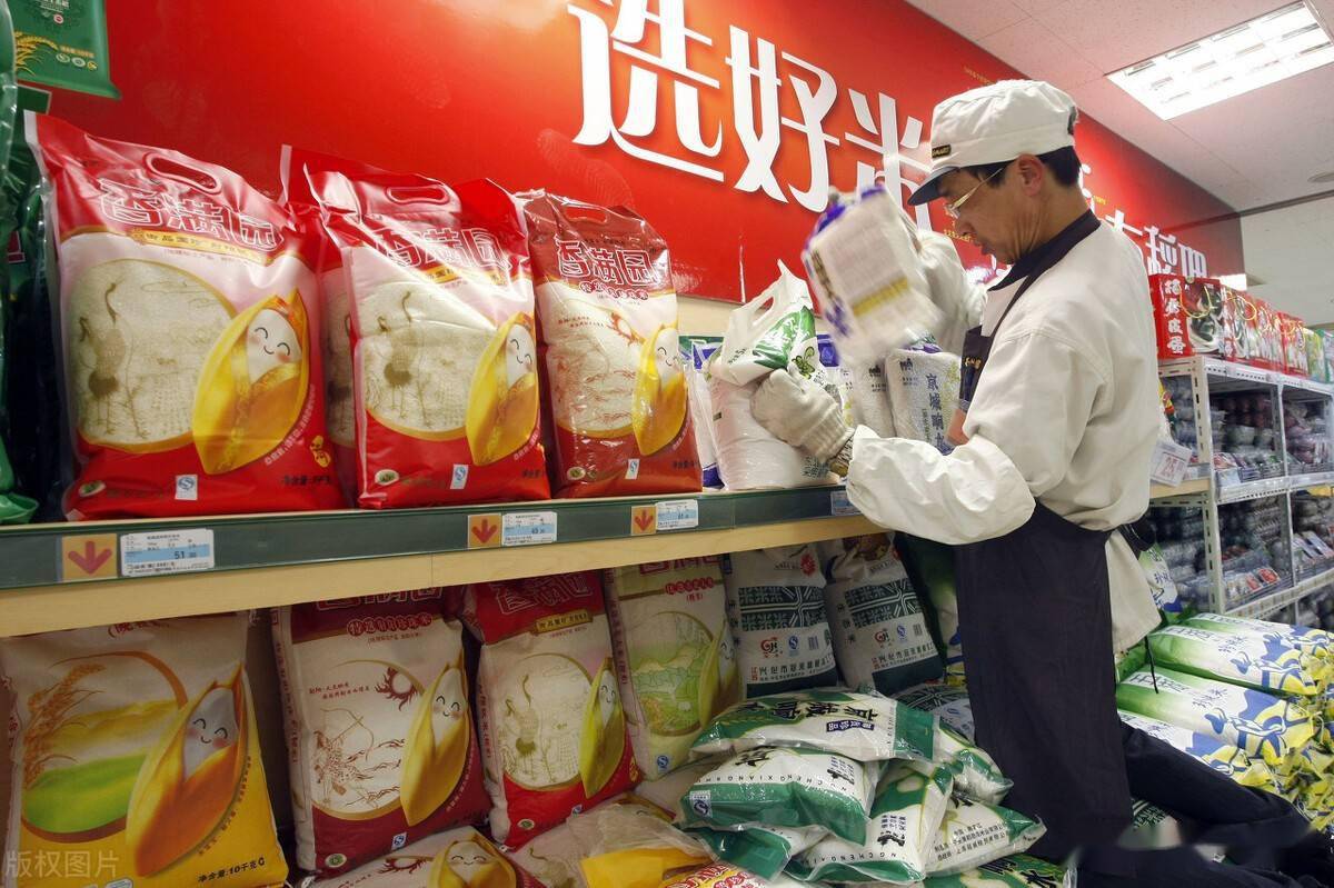 去超市采购生活必需品这6类物资要备全有备无患家庭都适用