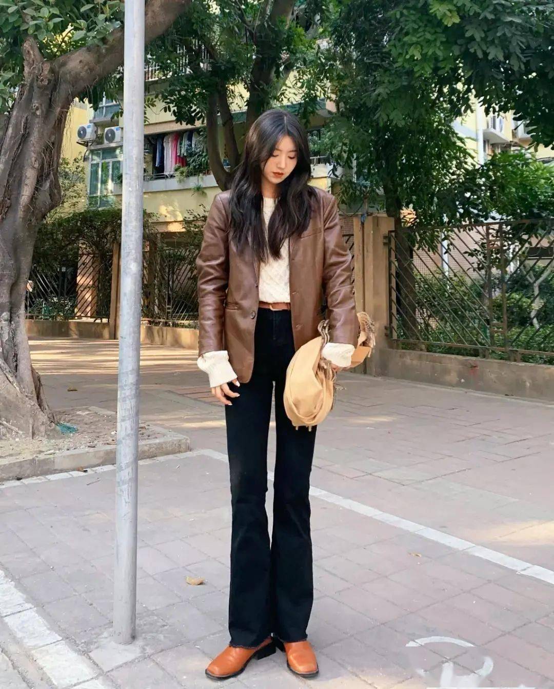 黑色 别穿阔腿裤了！今冬这4条裤子最流行，时髦显瘦，怎么搭都好看！