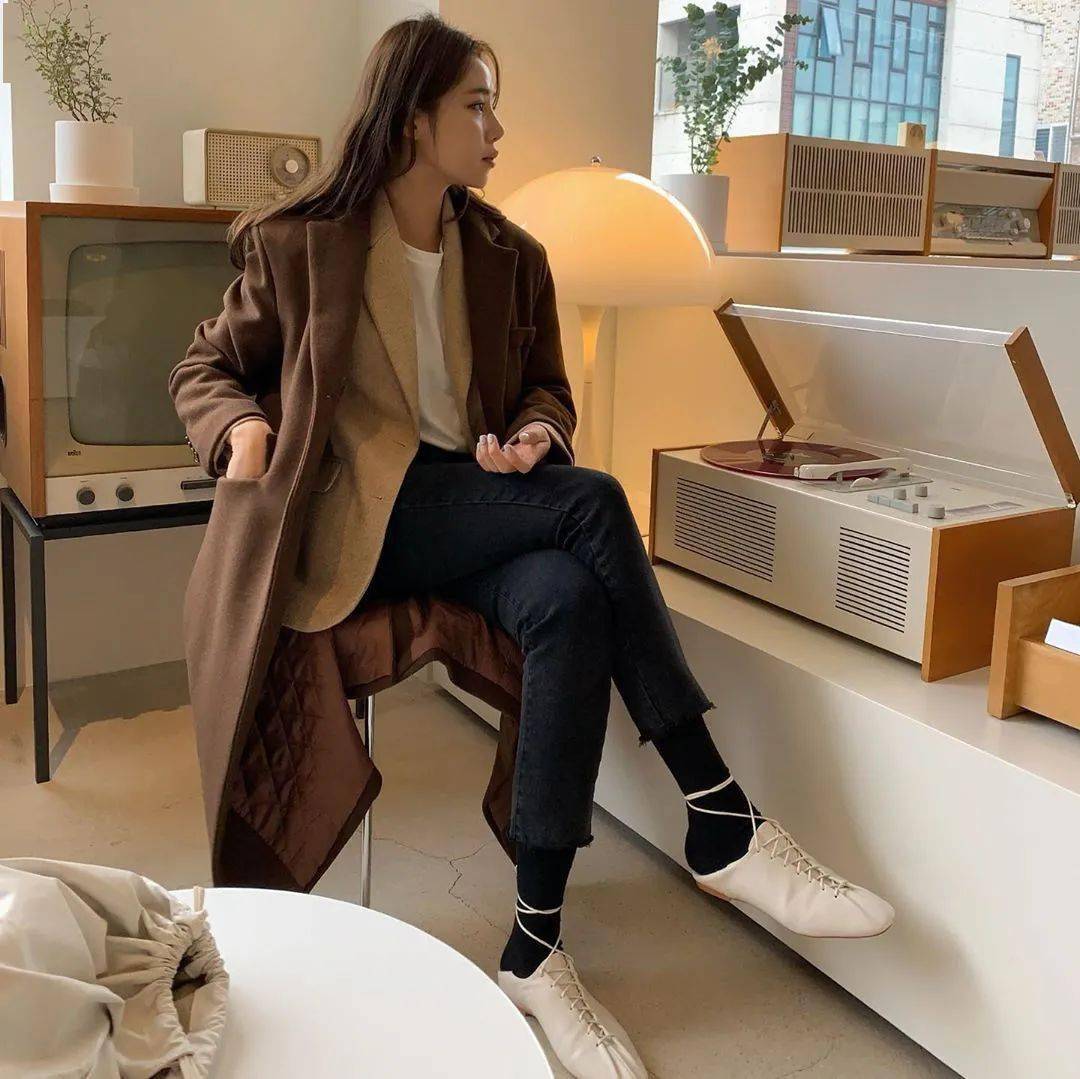 黑色 别穿阔腿裤了！今冬这4条裤子最流行，时髦显瘦，怎么搭都好看！