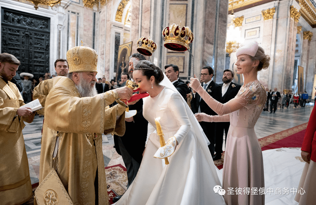 【央视海外随手拍】俄罗斯100多年来首次举行传统皇室婚礼, 场面盛大