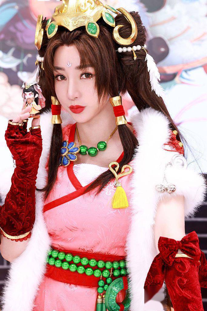 古风柳岩新造型惊艳变身俏千金 明艳妩媚灵动诠释美人如画
