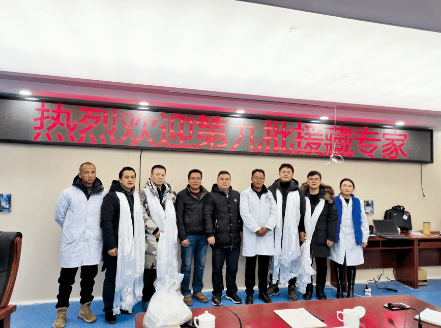 周建清将温情播撒在嘉黎大地