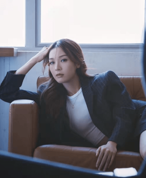 李佳芯曾出演《律政强人》《踩过界》等热播剧,2018年,她凭借电视剧