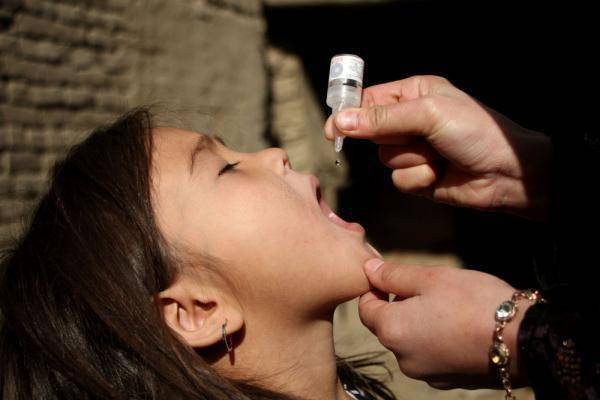 「小儿麻痹糖丸」
                    阿富汗，预防小儿麻痹症
                
                 
