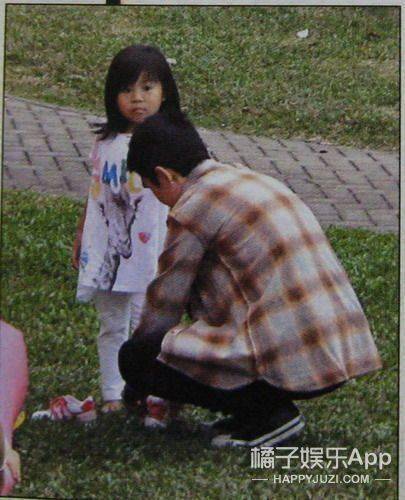 电影|还记得吴君如陈可辛的女儿吗？“小肥鸡”越长越好看了