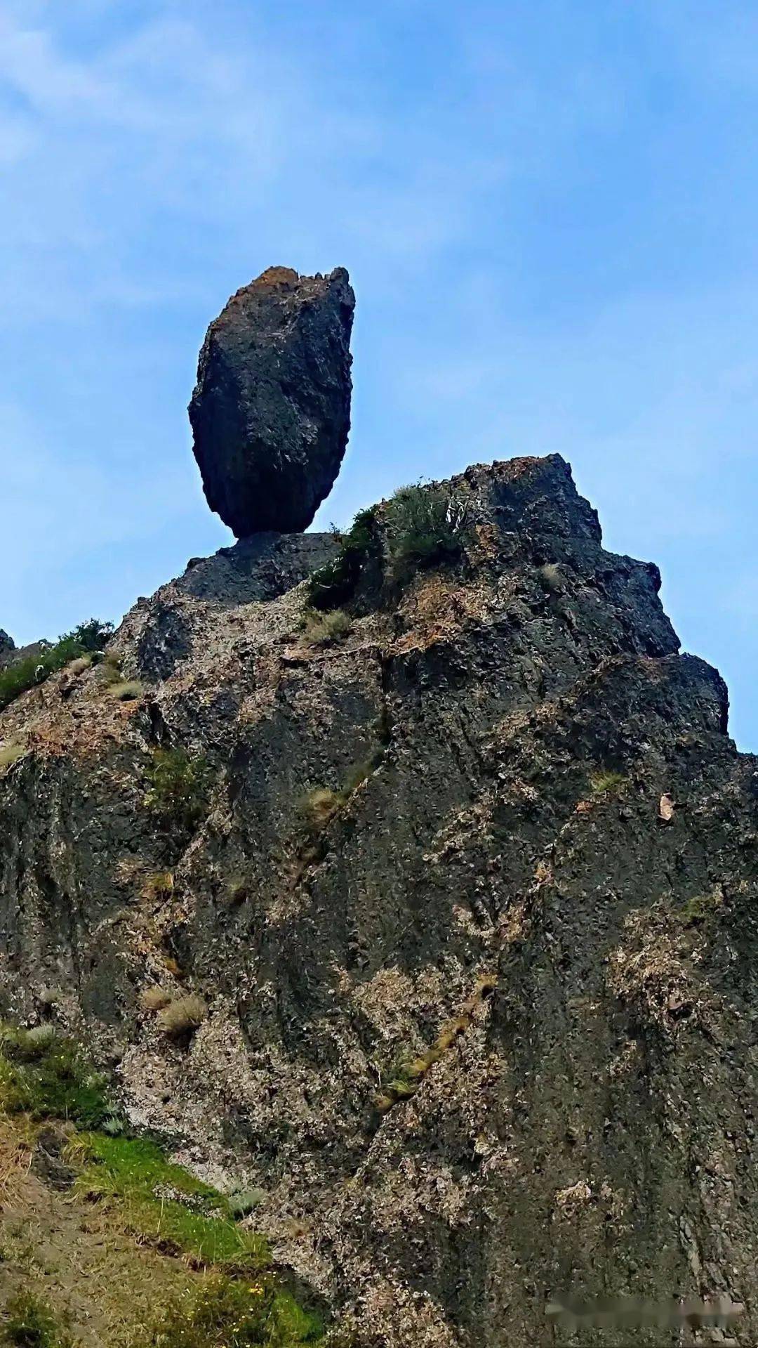 乌鲁木齐自驾一日游之艾维尔沟悬石
