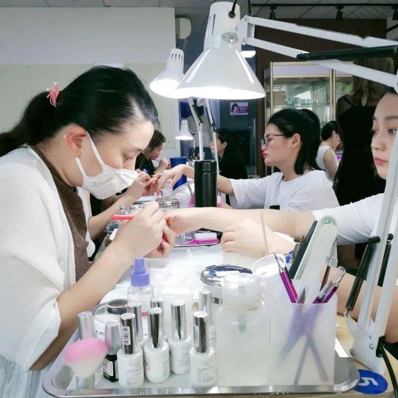 鉴定考试75%的美甲师职业生涯不超过2年~