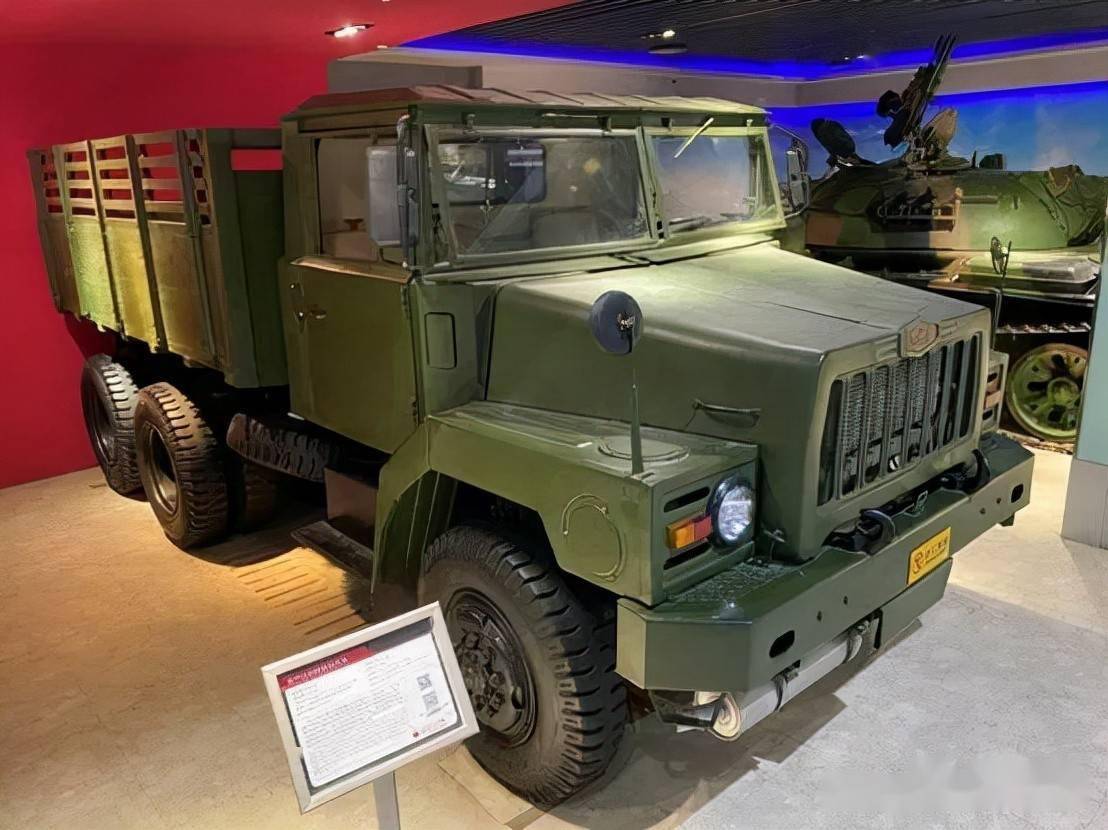 昙花一现亦经典拥有欧洲血统的东方红lt665诞生55周年纪念