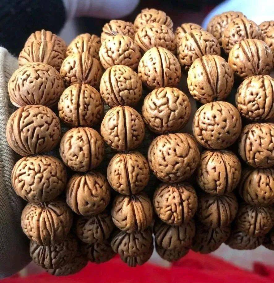 普通桃核手串盘10年后到底有多美