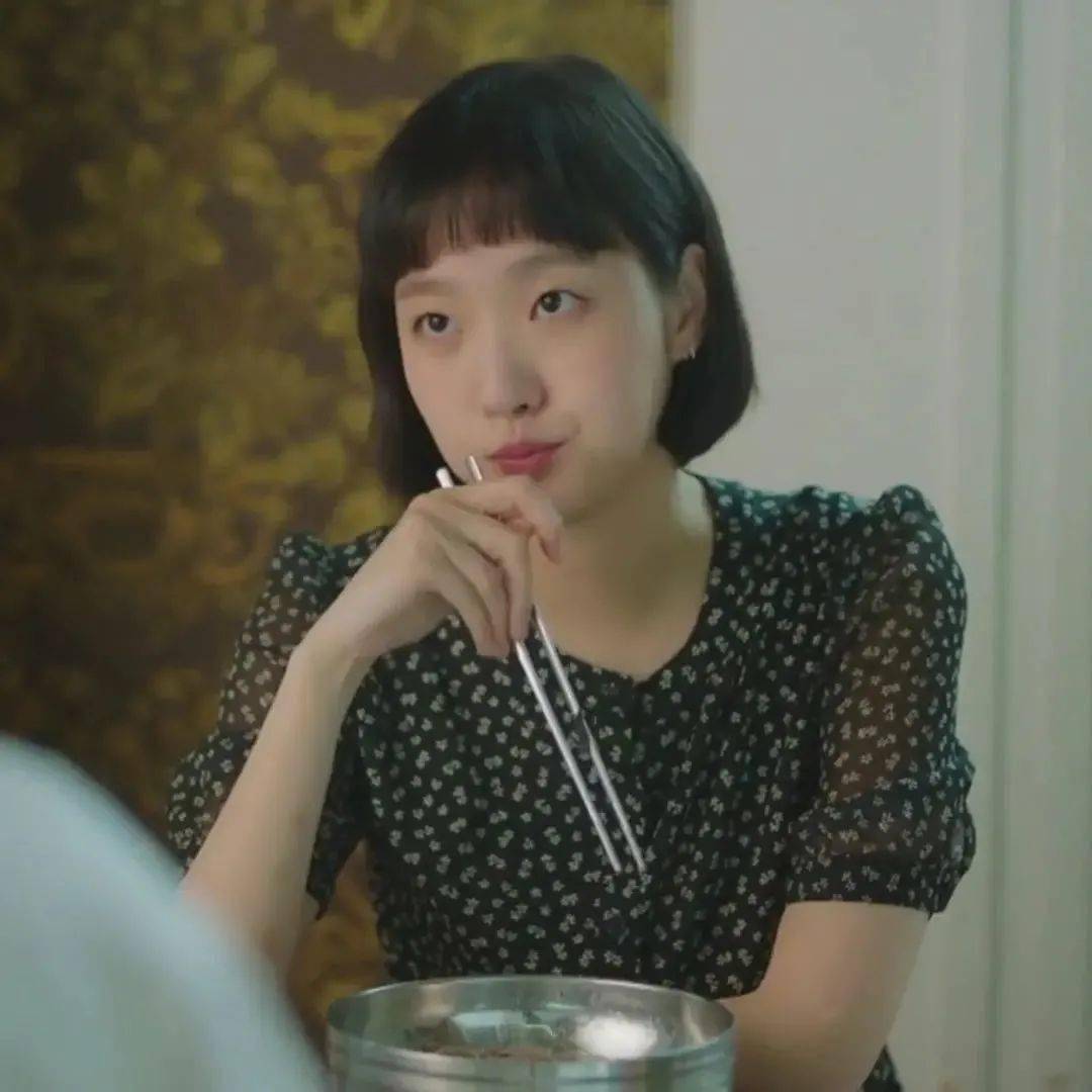 最萌韩剧柔美的细胞君普通女孩金高银是怎么穿出氛围感的