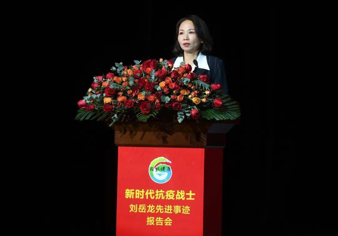 桂林市疾控中心主任石朝晖进行主题宣讲 (唐艳兰 摄)