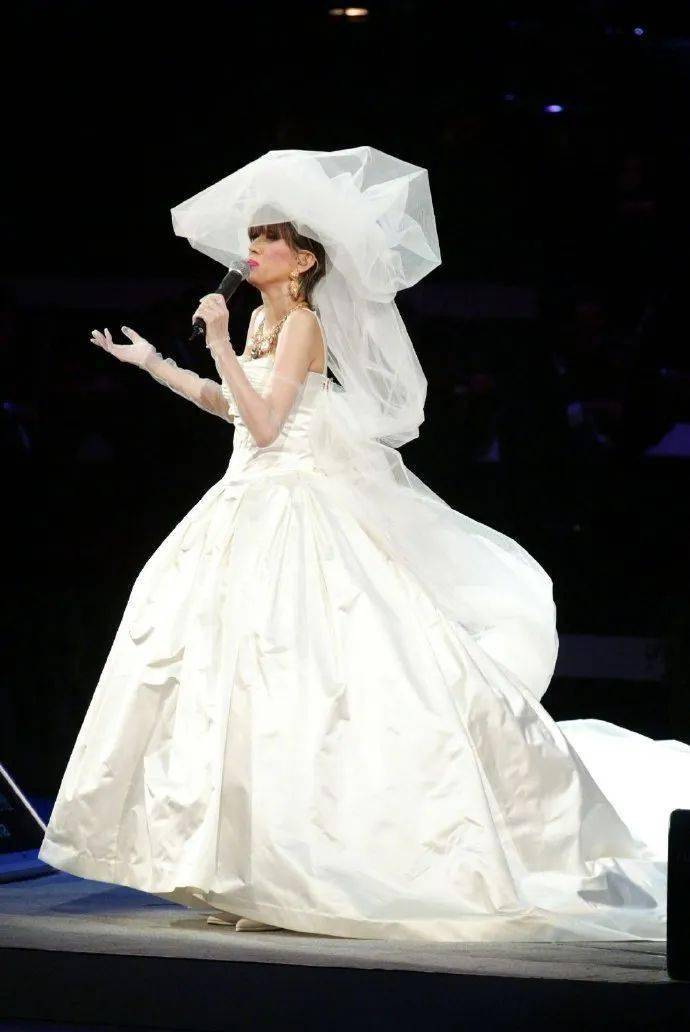 《梅艳芳》67_婚纱