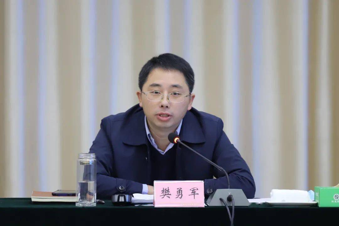 樊勇军介绍了开化县经济发展,交通条件,全域旅游,生态环境,工业制造