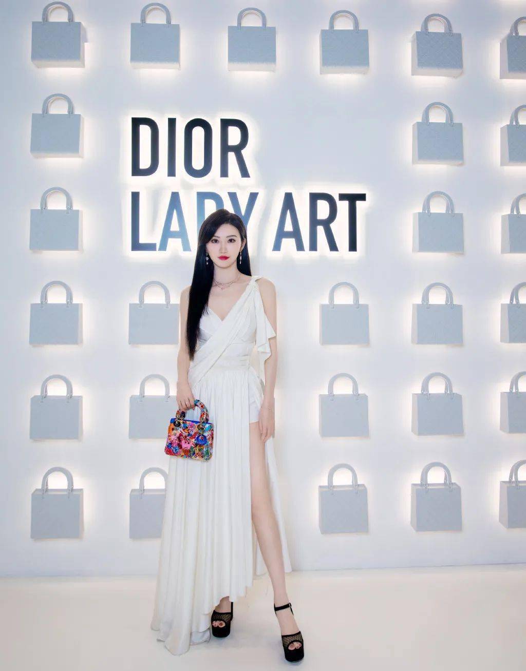 艺术让Angelababy 景甜 任敏 都爱不释手的LADY DIOR，又出“新皮肤”啦！