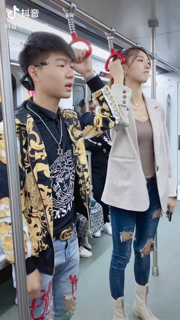 苏宁分享哥模特现场现在的小哥哥一个人在外要保护好自己