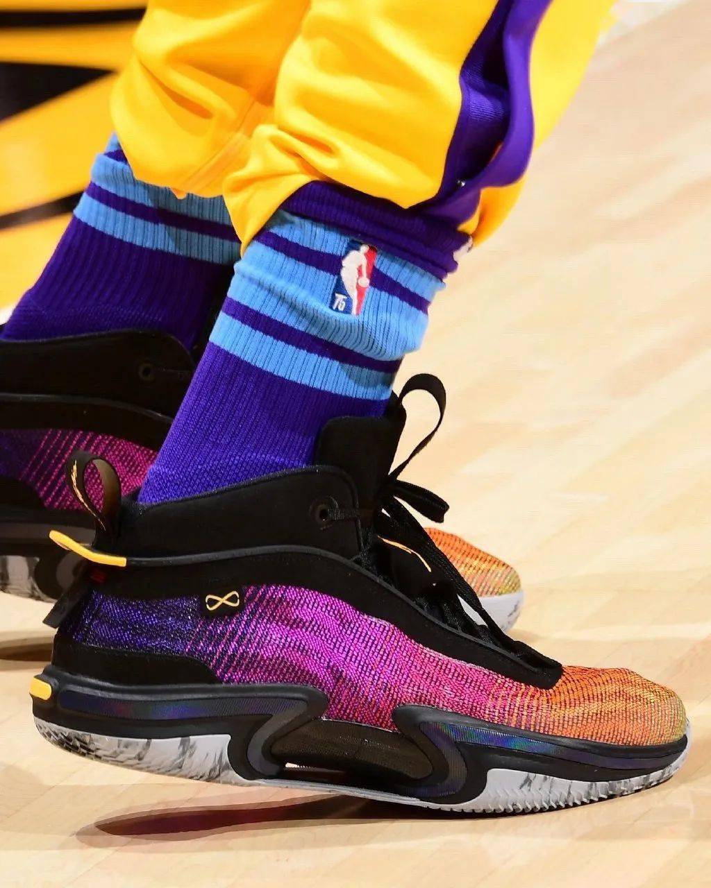 上脚图甜瓜上脚个人pe款库里上脚curry1mvp