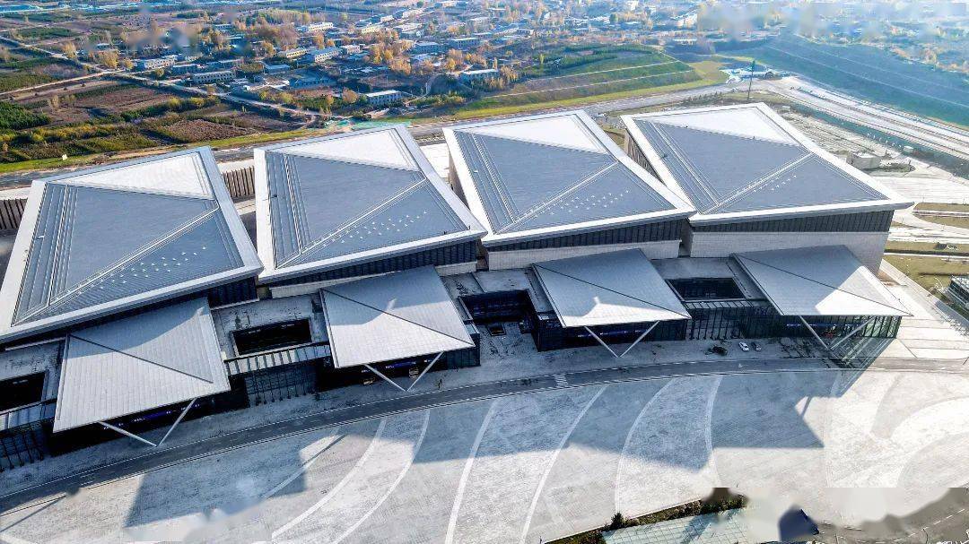 榆林未来的综合展示窗口巨大的建筑体量会展中心11榆林市第二医院是集