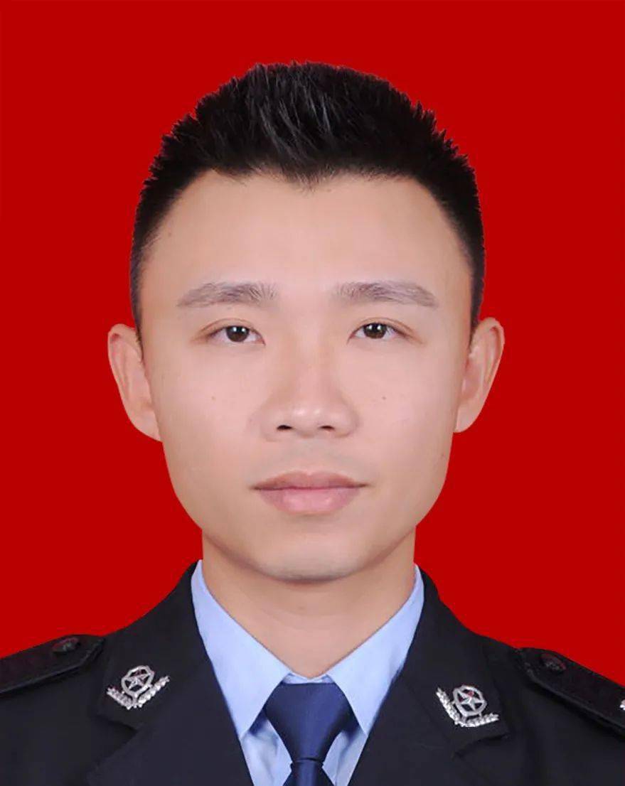 黄湛飞——徐闻县公安局徐闻公安检查站一级警员今年5月,她牵头组织"