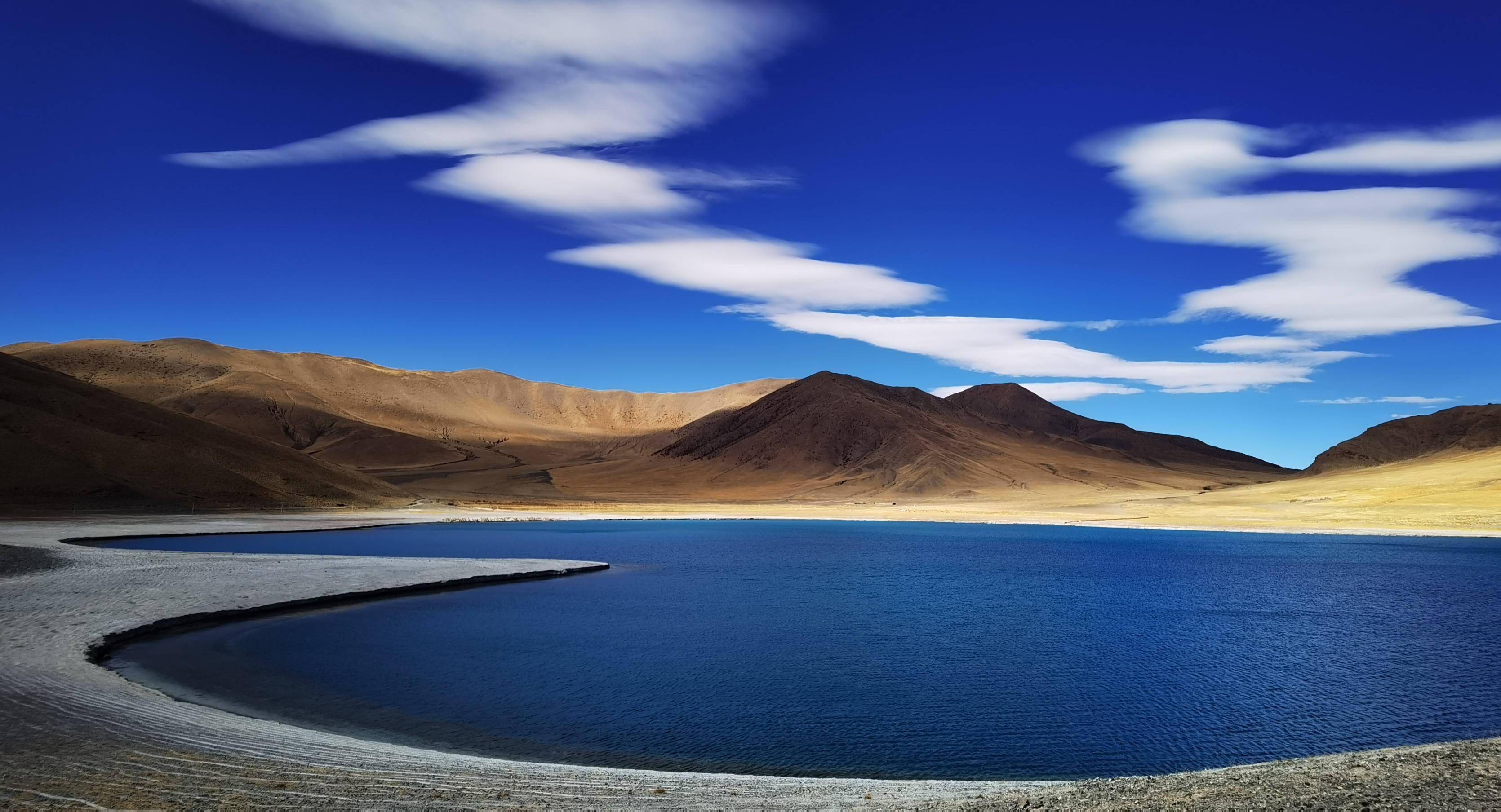 初冬羊卓雍措_新华社