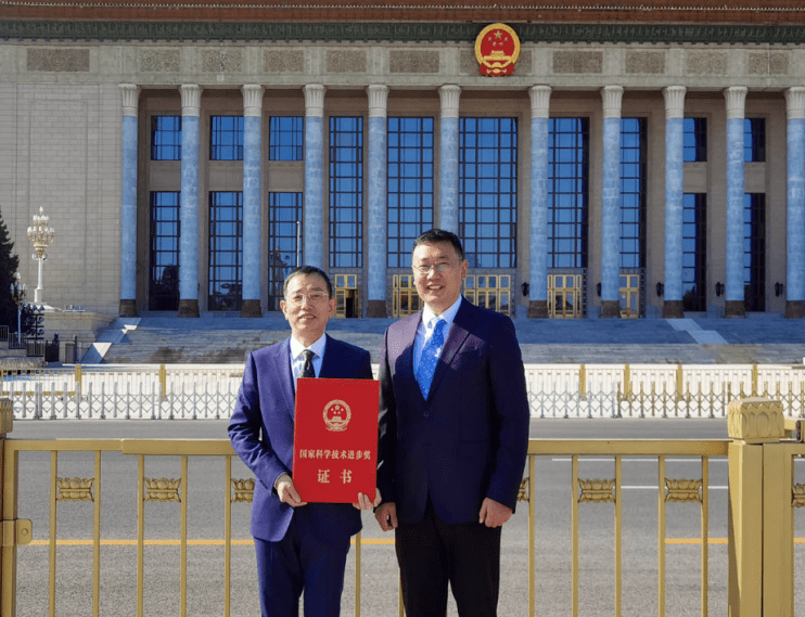 项目主要完成人东北大学朱苗勇教授,祭程教授一,项目背景高端特厚板